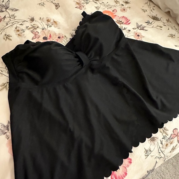 NWT Torrid Scalloped Edge Swim Top - Picture 13 of 14